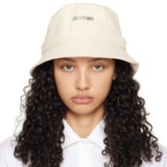 Jacquemus Le Bob Gadjo Bucket Hat in Off White - Picture 1 of 6